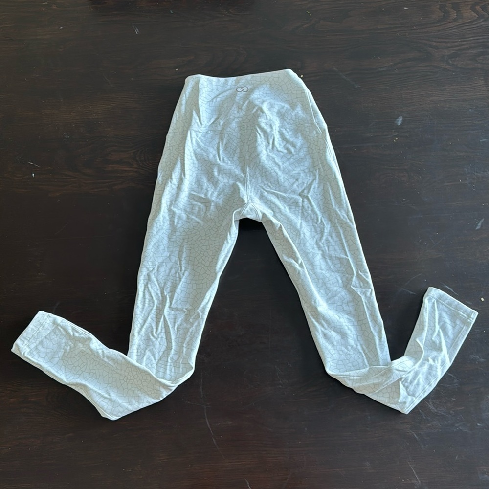 Marble pattern yoga pants